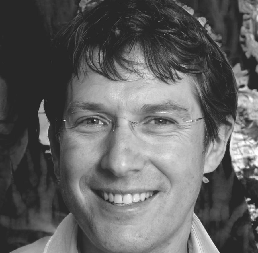 Instructor Patrik Vestergren leading finance communication workshop